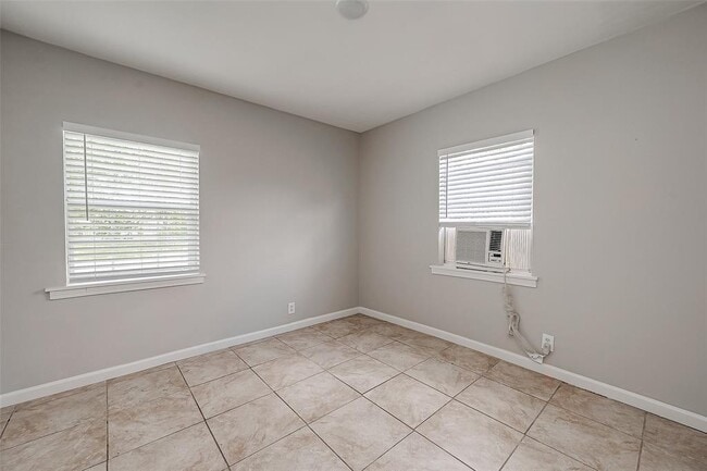 Building Photo - 7621 Sundown Dr