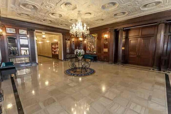 Building Photo - 350 N Meridian St