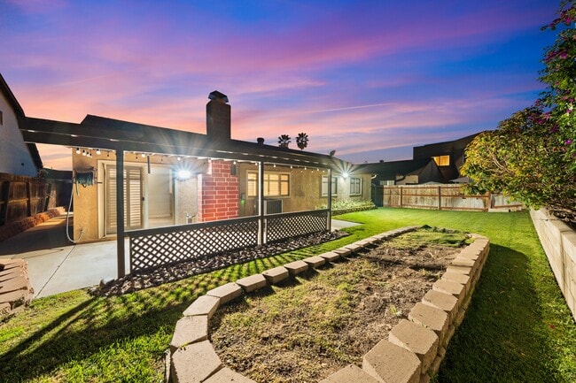 Building Photo - 9816 Costa Lago St