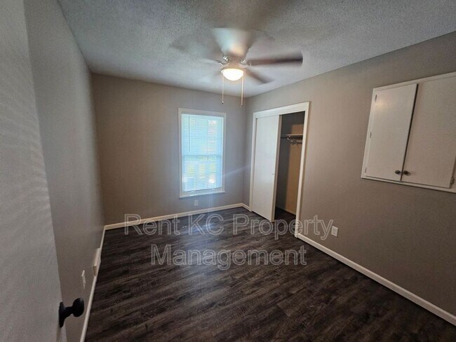 Building Photo - 10013 N Harrison Dr