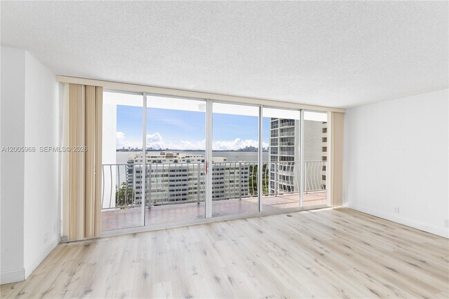 Building Photo - 7601 E Treasure Dr