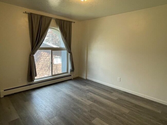 Building Photo - 850 E 275 N