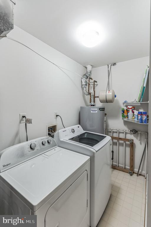 Building Photo - 8711 Spring Brook Way