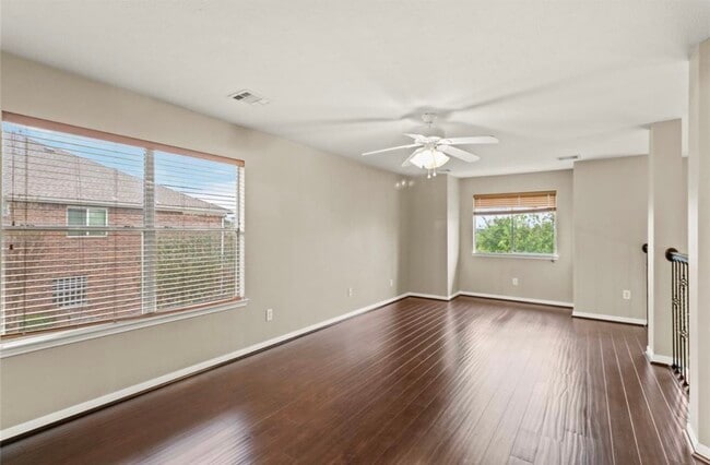 Building Photo - 10807 Oak Bayou Ln