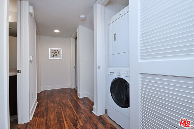 Building Photo - 11815 Laurelwood Dr