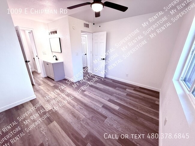 Building Photo - 1009 E Chipman Rd