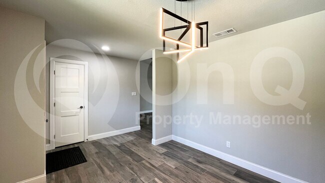 Building Photo - 1520 Armstrong Dr