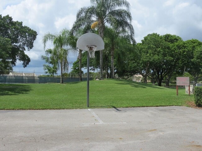 Building Photo - 2209 S Cypress Bend Dr
