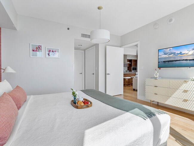 Building Photo - 485 Brickell Ave