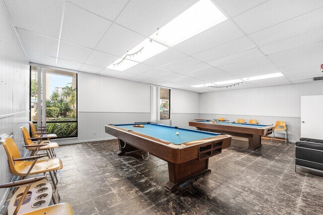 Building Photo - 1600 S Ocean Dr