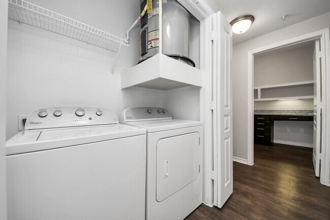 Building Photo - 3003 Memorial Ct