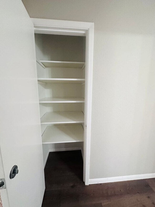 Building Photo - For Lease 3 Bed | 2 Bath | Open Concept | Vaulted Ceilings | 2-Car Garage| Corpus Christi