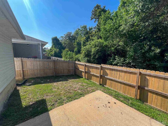 Building Photo - 202 Creekview Dr
