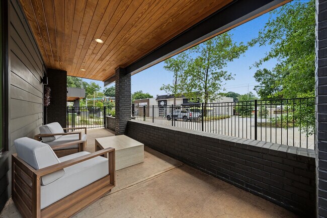 Building Photo - 1142 Boulevard Dr NE
