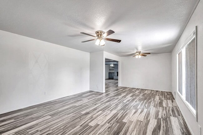 Building Photo - 1300 Bonham Ave