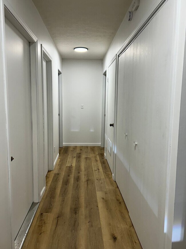 Building Photo - 917 N Clay St