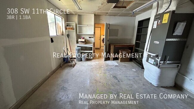 Building Photo - 308 SW 11th Cir