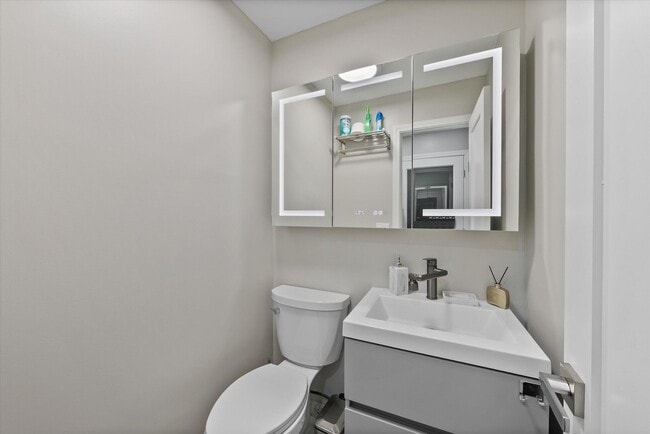 Building Photo - N20W5343 Pierce Ct