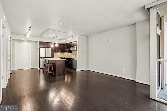 Building Photo - 1025 1st St SE