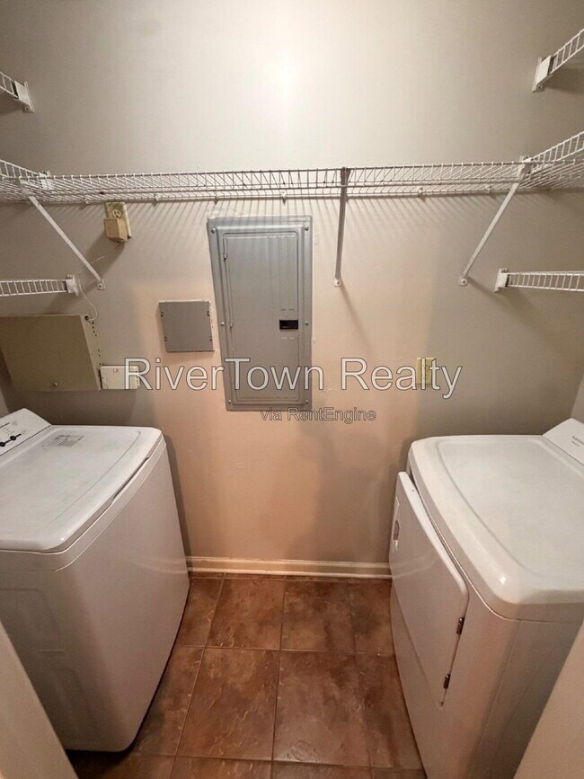 Building Photo - 641 Gookin Pl