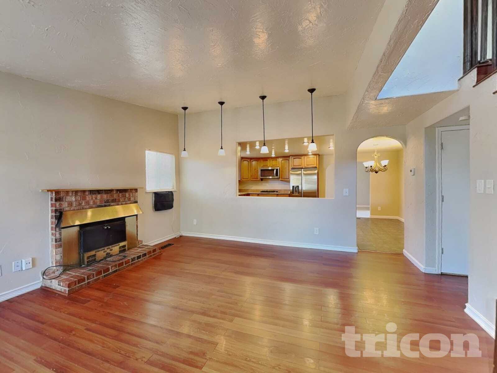 Building Photo - 2255 Howard Dr