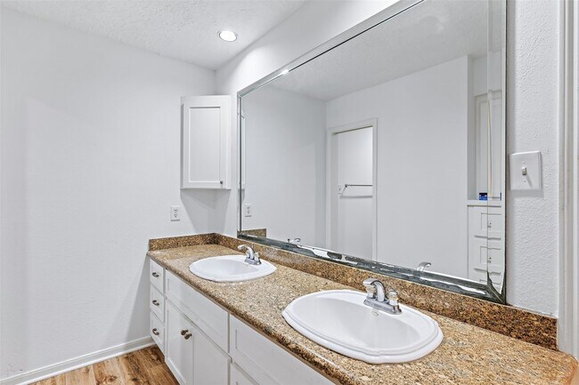 Building Photo - 10735 Kitty Brook Dr