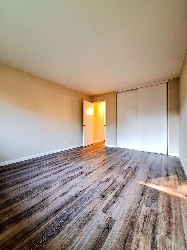 Building Photo - Charming 2bd Duplex With Private Yard & Garage