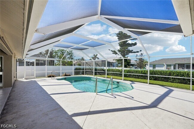 Building Photo - 4346 SW 18th Pl