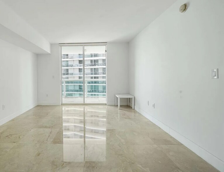 Building Photo - 1800 N Bayshore Dr