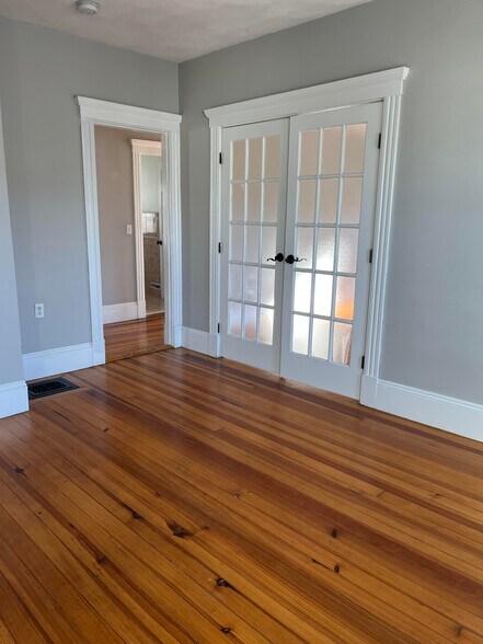 Building Photo - 15 Clarence St