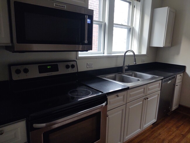 Granite countertop with new appliances - 1721 Nicholson Pl