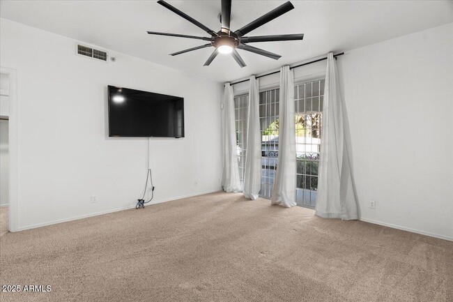 Building Photo - 5200 S Lakeshore Dr