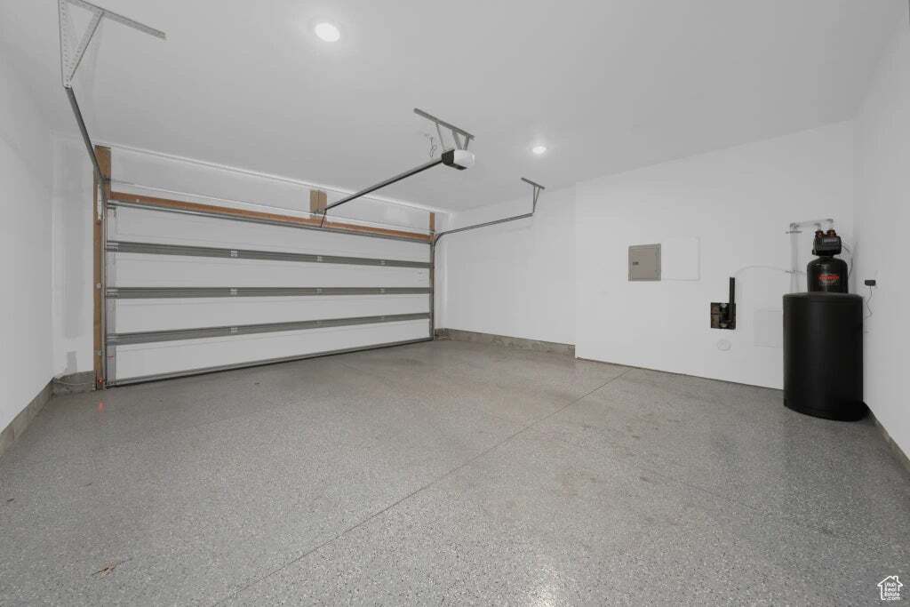 Building Photo - 620 N Orchard Dr