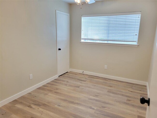 Building Photo - 1409 Drexel Dr