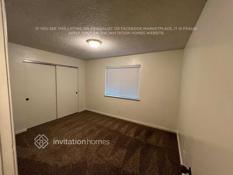 Building Photo - 460 Pelican Pl