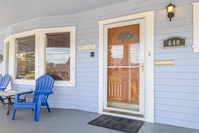 Building Photo - 640 S Columbia St