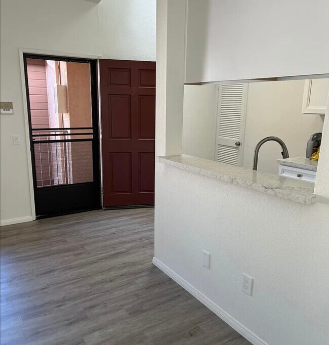 Front door - 4368 Marlborough Ave