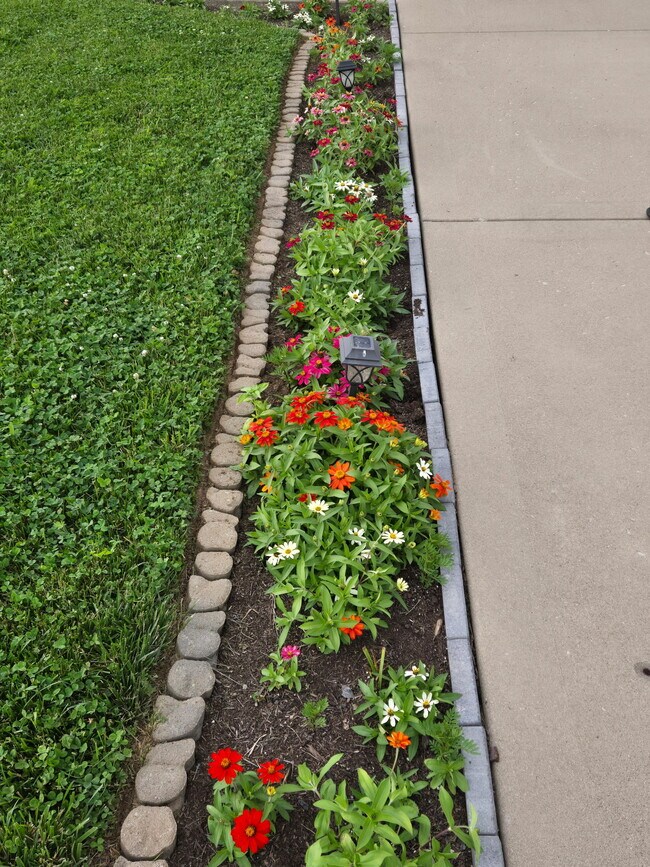 Building Photo - 111 High Hope Ln