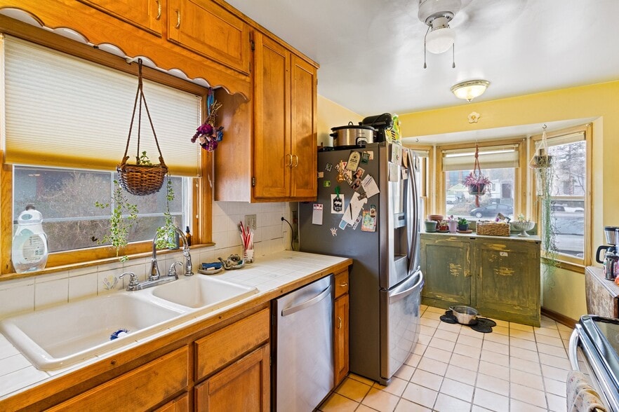 Building Photo - 1109 E Flint St