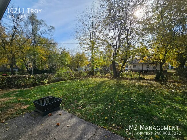 Building Photo - 10211 Troy-