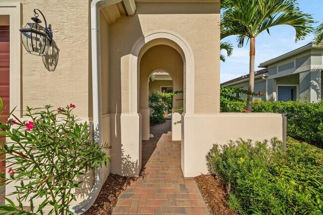 Building Photo - 601 SE Fascino Cir