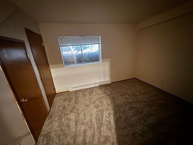 Building Photo - Charming Updated 2-Bed, 2.5-Bath Condo in Bremerton