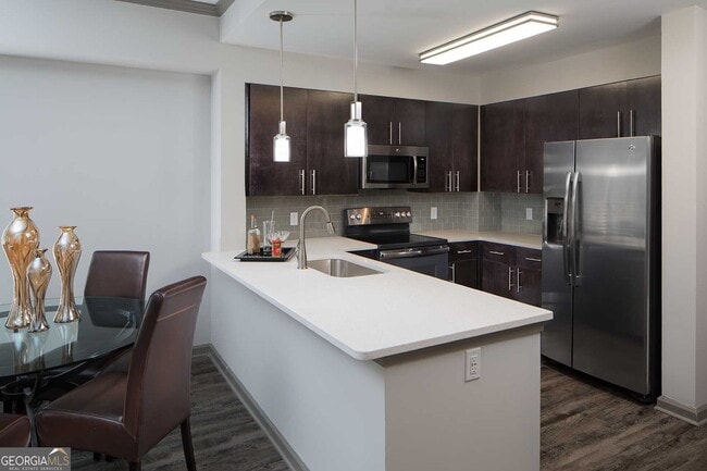 Building Photo - 960 East Paces Ferry Rd NE