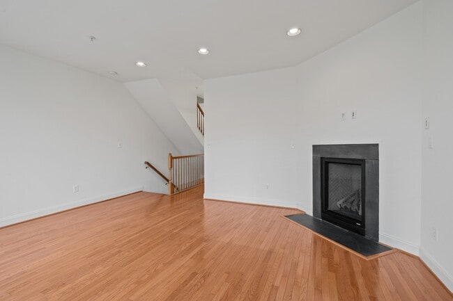 Building Photo - 102 Pilgrim Lndg