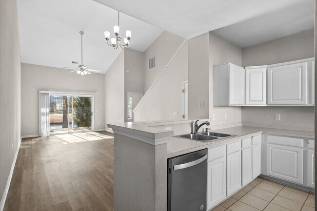 Building Photo - 3BR Townhome Carolina Forest – GREAT PRICE - Community Pool/Lake View