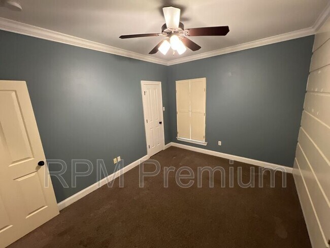 Building Photo - 7335 Oak View Dr.