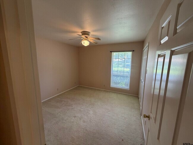 Building Photo - 1311 Larkspur Ln