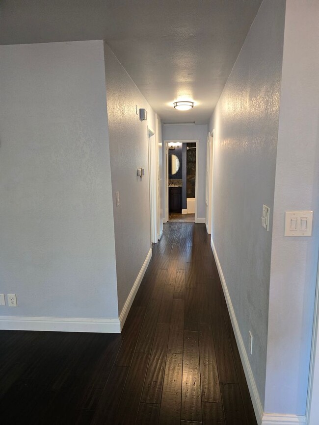 Building Photo - Beautiful Updated Rental in LOP