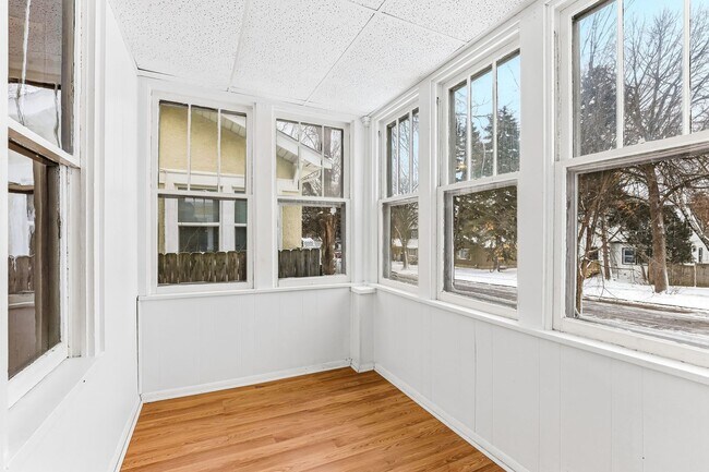 Building Photo - 977 Fremont Ave E