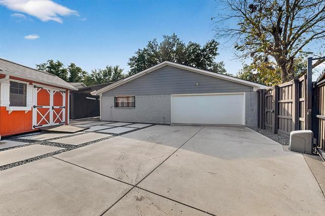 Building Photo - 4006 Mayflower Dr